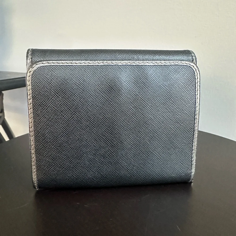 Ferragamo Compact Bifold Wallet – Black / Silver Metallic with Box